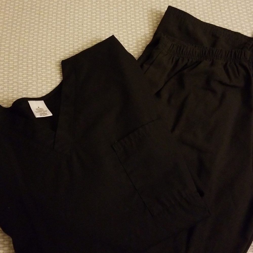 Black scrub set